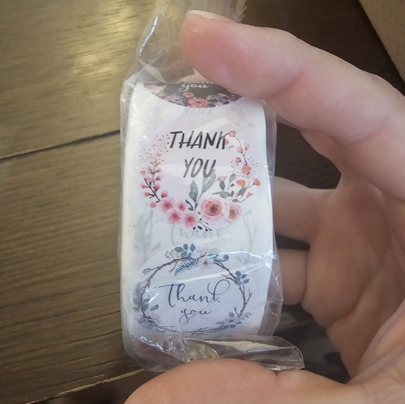 Thank you stickers 300 each roll - Picture 6 of 9